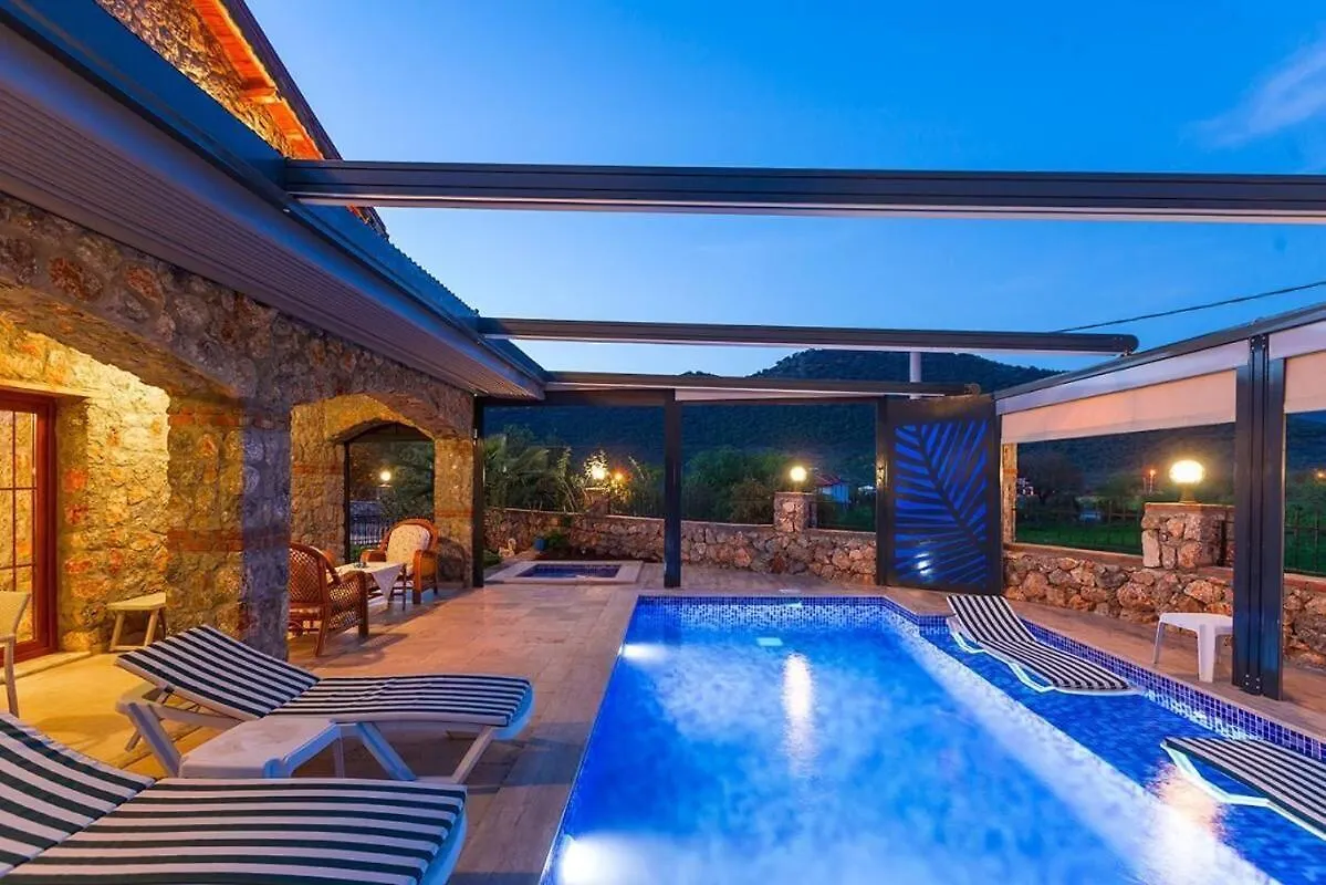 Villa Ege Stone Korunakli Ve Isitmali Havuz Jakuzi فتحية